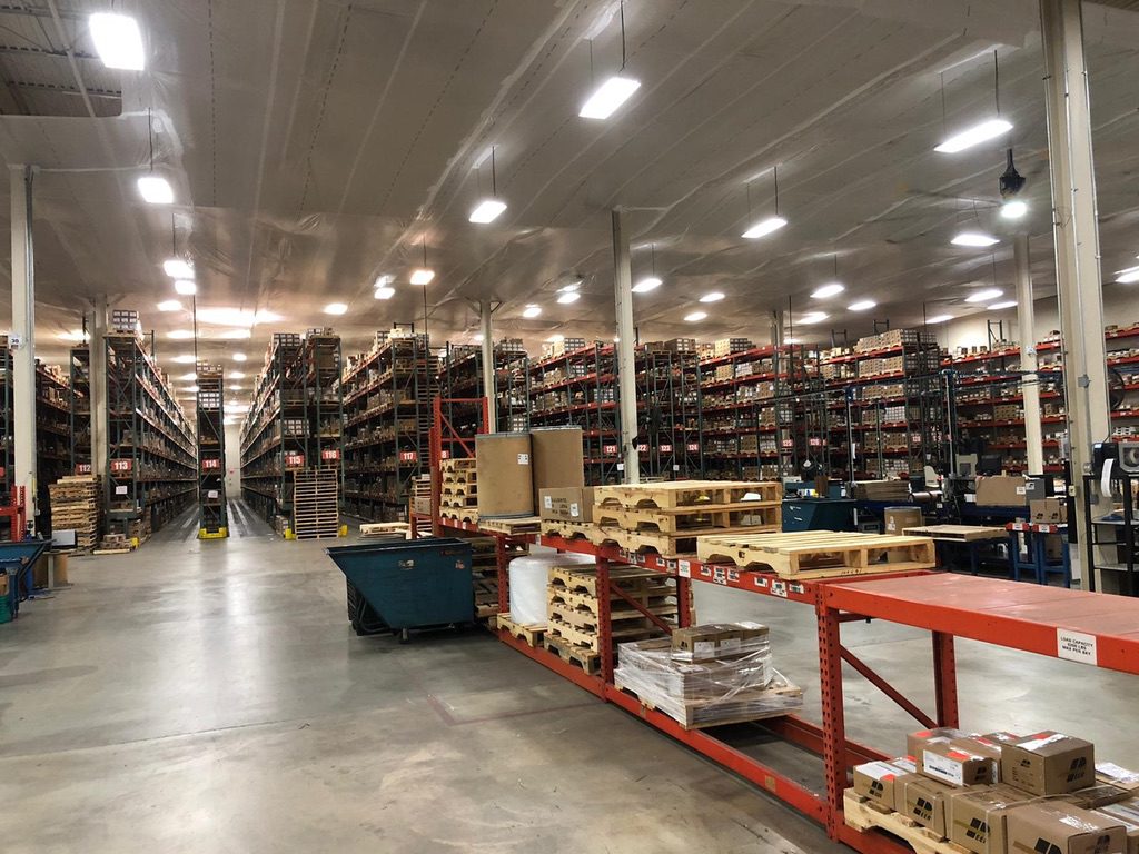 A warehouse filled with lots of shelves and boxes.