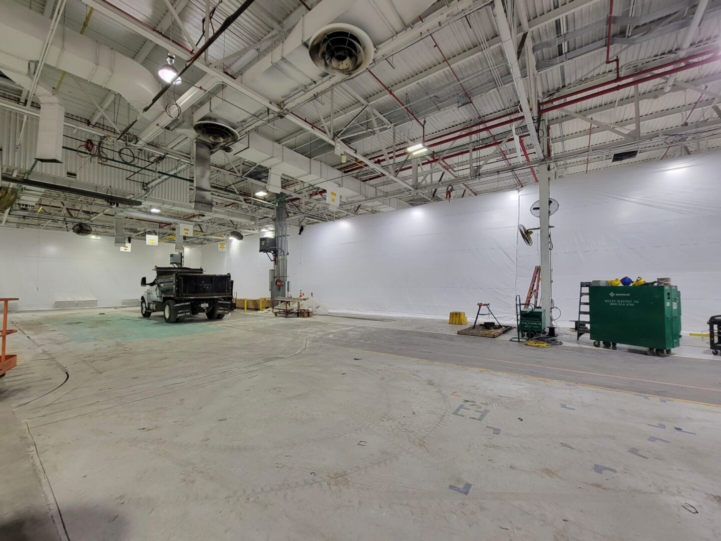 A large room with many construction equipment in it.